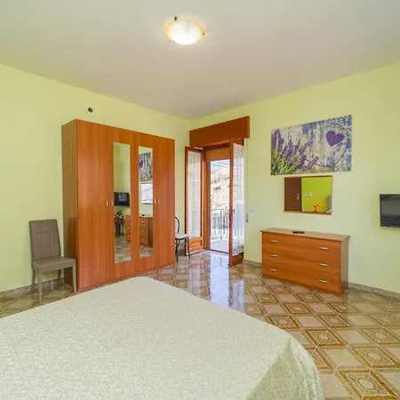 Incoronata דירה אג'רולה